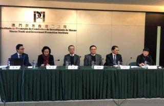 为介绍中国国际进口博览会的最新筹备情况，商务部台港澳司来澳举办宣传推介