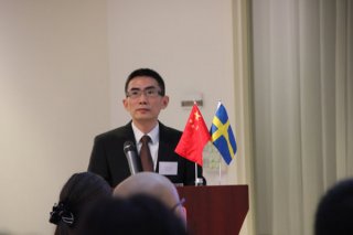 在荷兰海牙，中国驻荷兰大使馆举办了中国国际进口博览会路演    宝马集团积